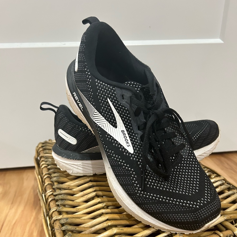 Women’s Brooks Revel, size 9